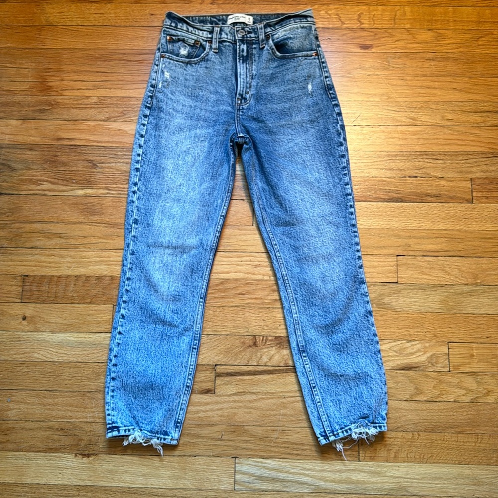 Women’s Abercrombie and Fitch Jeans The mom high rise style